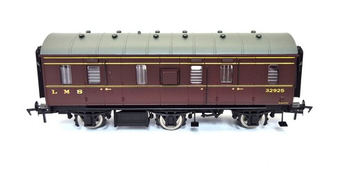 Dapol HM002 Stove R Full Brake Coach 32925 in LMS Lined Maroon - Limited Edition - Picture 3 of 3