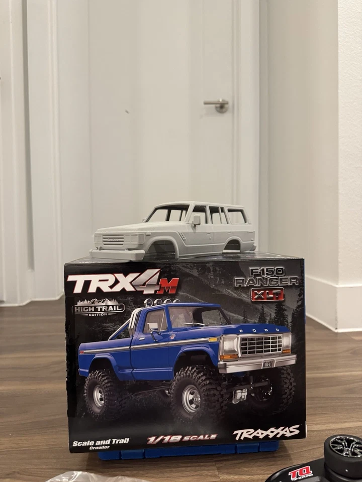 Traxxas TRX4M High Trail RTR With Custom Land Cruiser LC60 Body 1/18 - Image 4 of 4