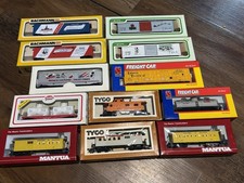 Lot of 13 HO Life-Like train cars in original boxes NIB