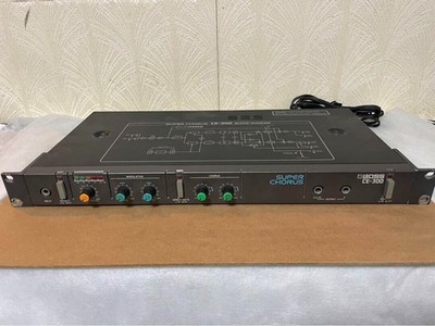 BOSS CE-300 Super Chorus Effector Der legendäre BOSS Chorus In...