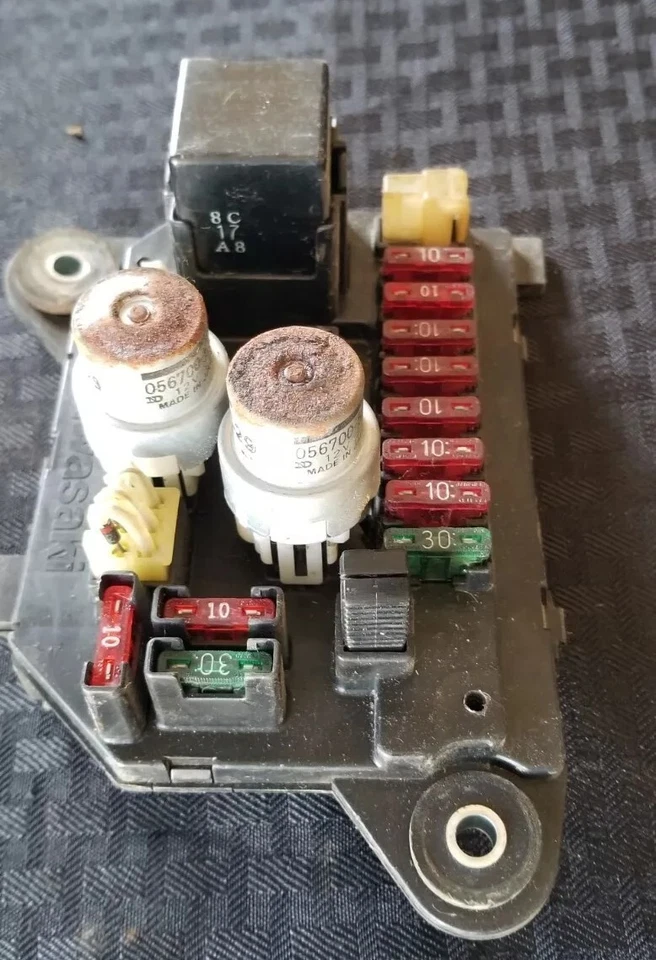 Panel de fusibles Kawasaki GPZ750 1984 ♻️ Foto 2 de 4