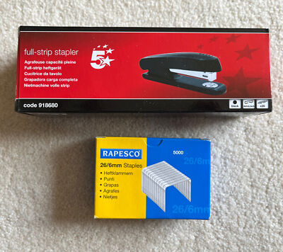 NEU UND VERPACKT 5 * Schwarz Metall Vollstreifen Hefter mit Rapesco 5.000 26/6 Heftklammern KOSTENLOSER VERSAND