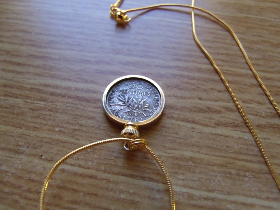 Conjunto de pingente de moeda 1918 França Flower Maiden em uma corrente de cobra folheada a ouro 18".  - Imagem 2 de 2