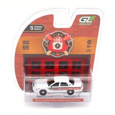 Greenlight 2011 Ford Crown Victoria Palmyra PA Fire Dept 1:64 Rescue 5