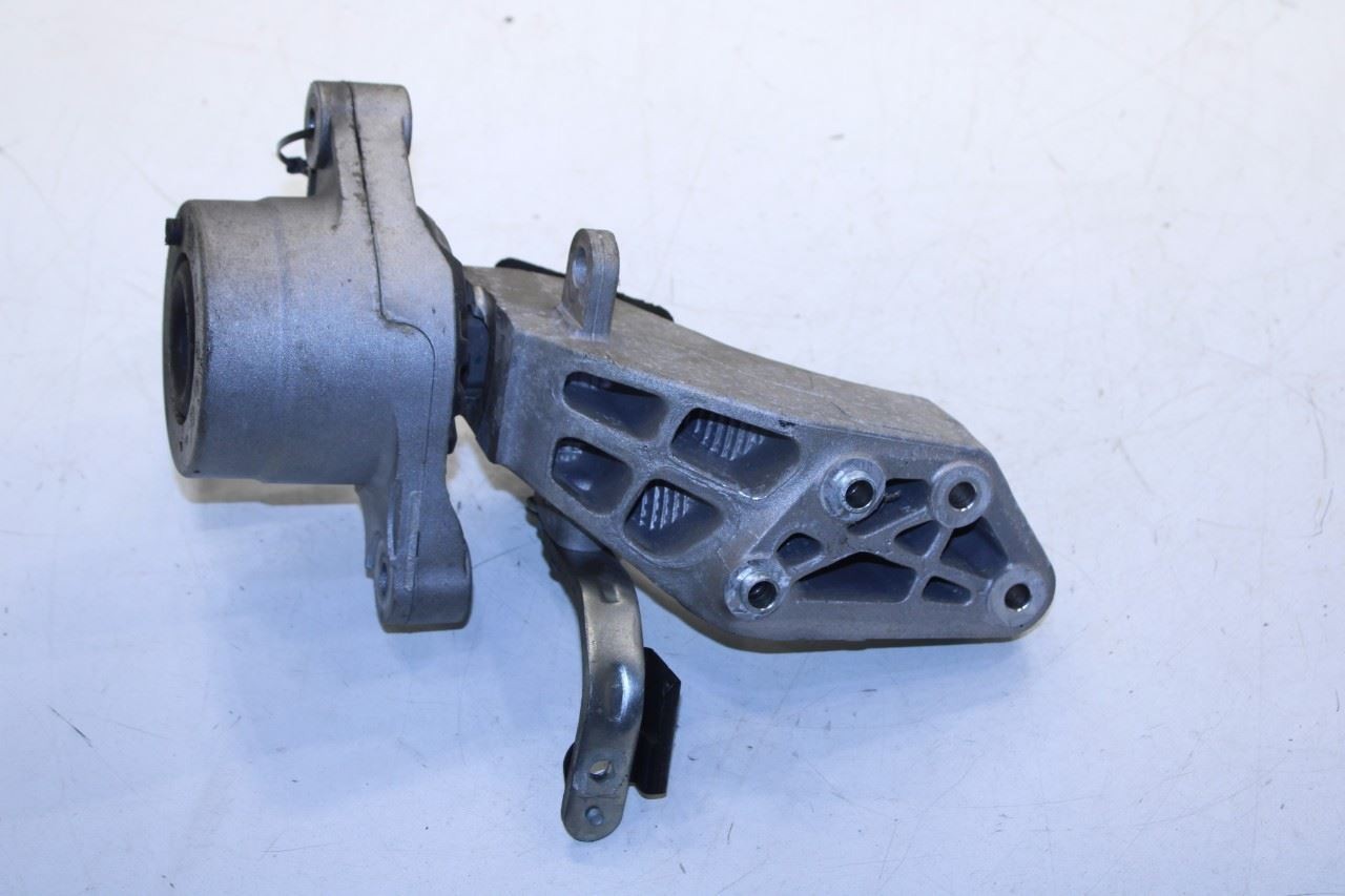 2014-2020 Maserati Ghibli 3.0L Right Side Engine Motor Mount Bracket 670004871