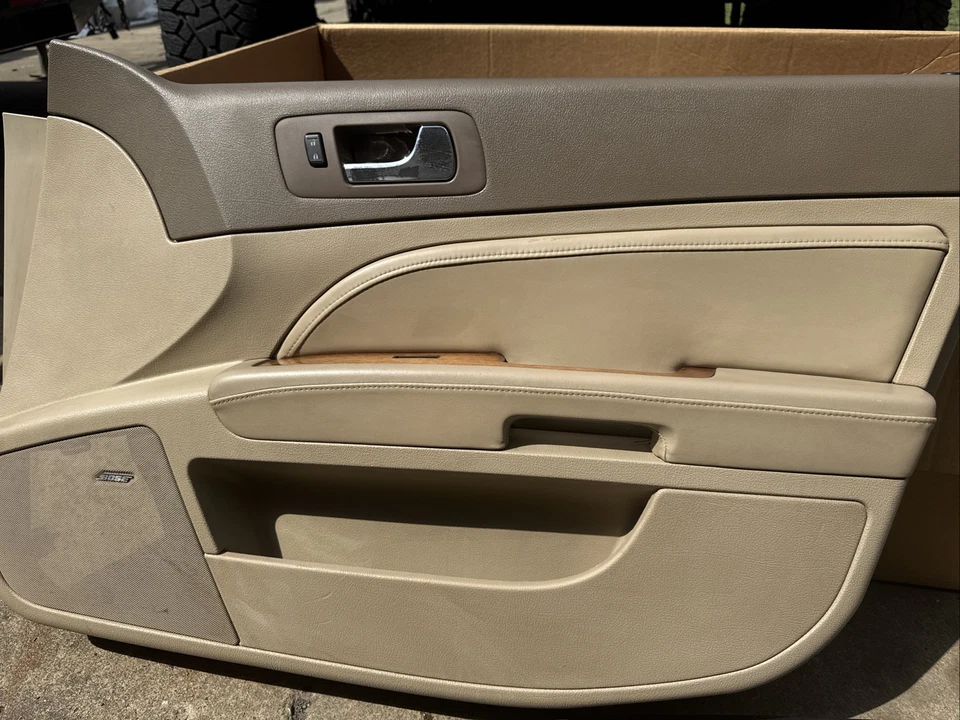 Panel de puerta lateral derecha Cadillac STS 2008-2011 beige cuero pasajero delantero OEM Foto 3 de 4