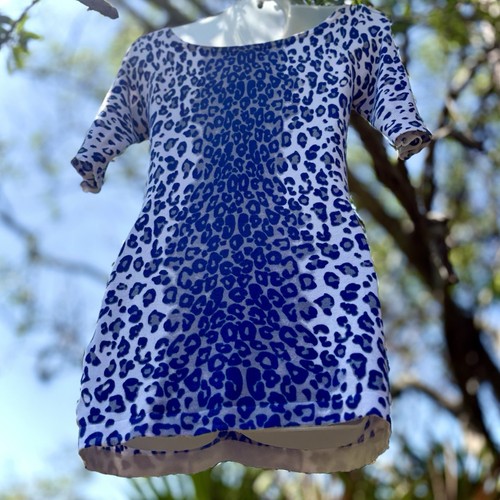 Cache Blue Leopard Tunic Sweater Size XS 2 Scoop Neck Embellished Open Sleeve - Picture 5 of 13