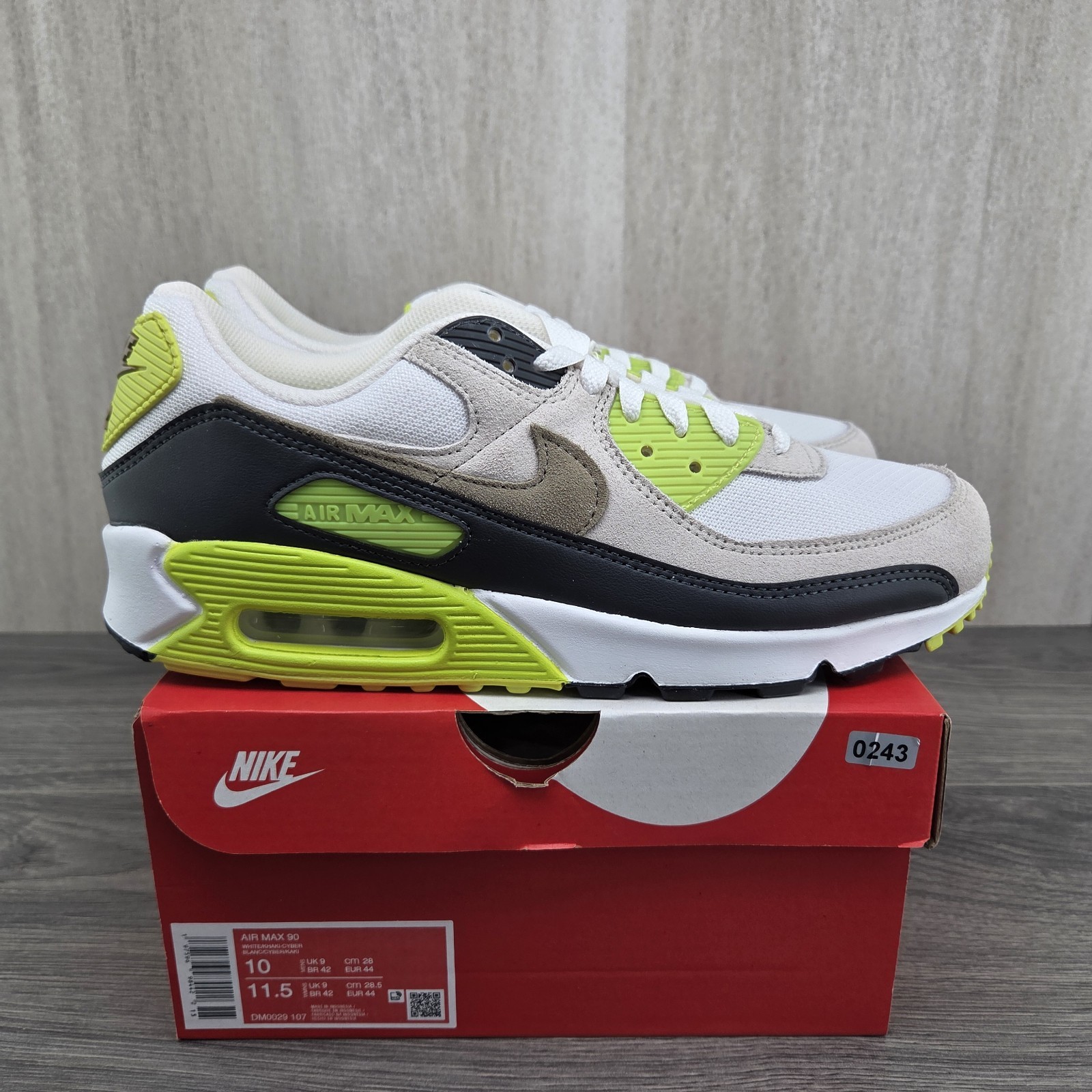 Nike Air Max 90 Size 10 Mens White Khaki Cyber Green White A