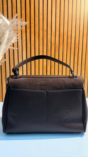 Nubuck and Leather Handbag – Timeless Elegance and Premium Quality - Picture 8 of 11