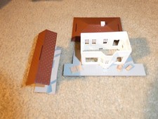 Vintage HO Scale Plasticville Passenger Station Building with Platform
