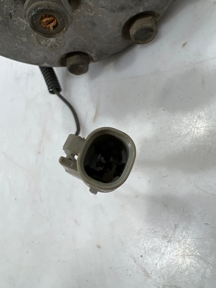 97 - 01 Jeep Cherokee AC Compressor Assembly OEM 55037205AC Foto 3 de 4