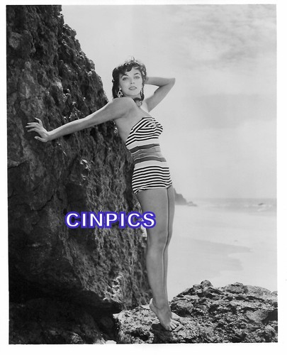 JOAN COLLINS - ARTE DE PIERNA HERMOSA COPIA 8X10 Y NEGATIVO - TRAJE DE BAÑO EN LA PLAYA