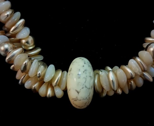 Chico's Chunky Acrylic Marble Gold Cream Tone Necklace 17' - 22" - Picture 2 of 9