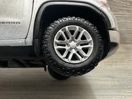 Motor Max 1/27 Scale 79361 - 2019 Ford GMC Sierra 1500 SLT Crew Cab - Silver Toy - Picture 21 of 24