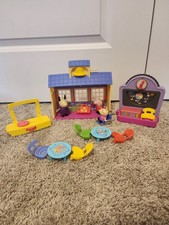 Peppa Pig Toy School Playset with Figures and Accessories for Ages 3-4