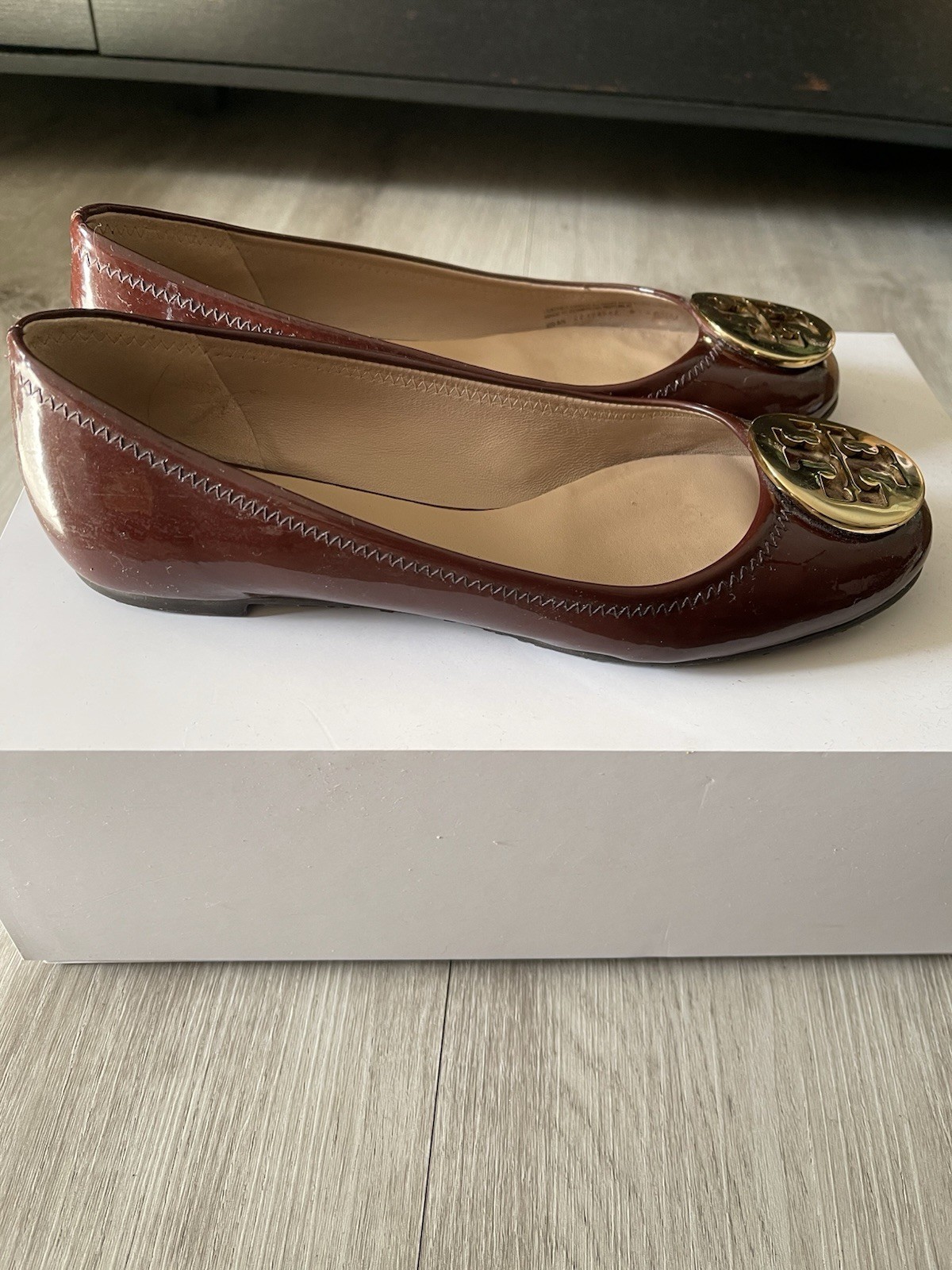 Tory Burch Burgundy Patent Leather Ballet Flats Logo Cap Toe Women's Shoes thumbnail 4