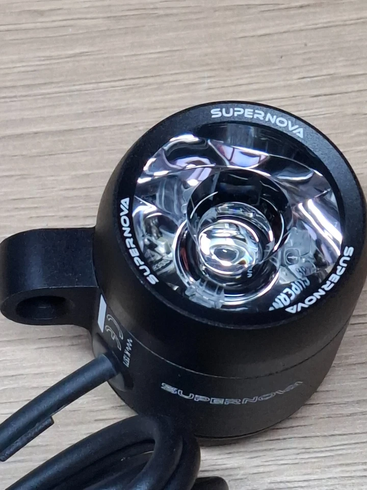 Luz delantera Supernova V521s con óptica avanzada 235 LM (lúmenes), 4,8 W, 100 lux Foto 3 de 4