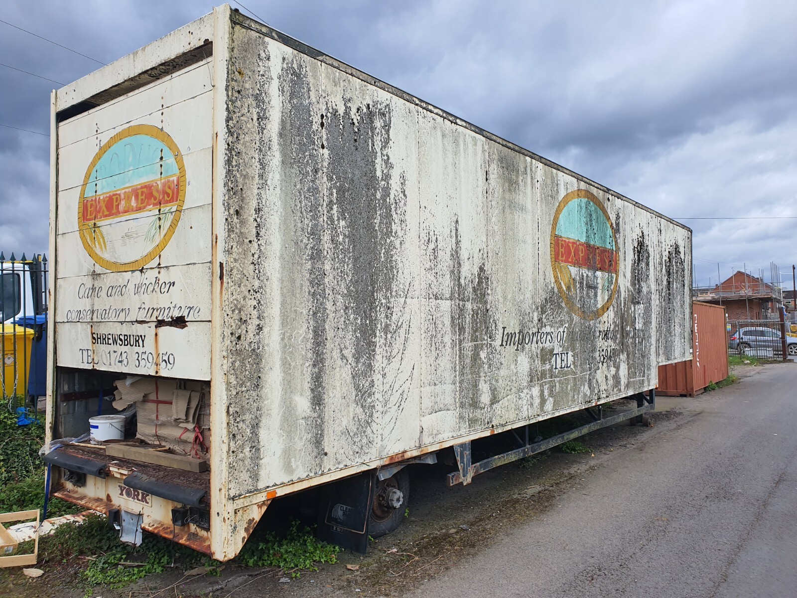 Step Frame Box Trailer, 40' artic trailer, air suspension - Picture 1 of 11