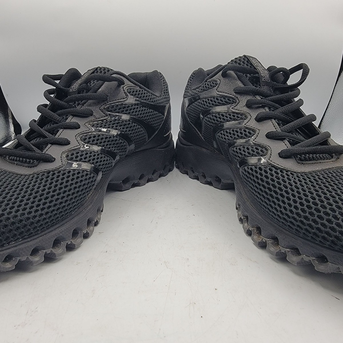 K-Swiss Tubes 200 Men’s Size 14 XW Black Gray Training Sneakers (07112-011-XW) TUBES 200 – K-Swiss US main image 2