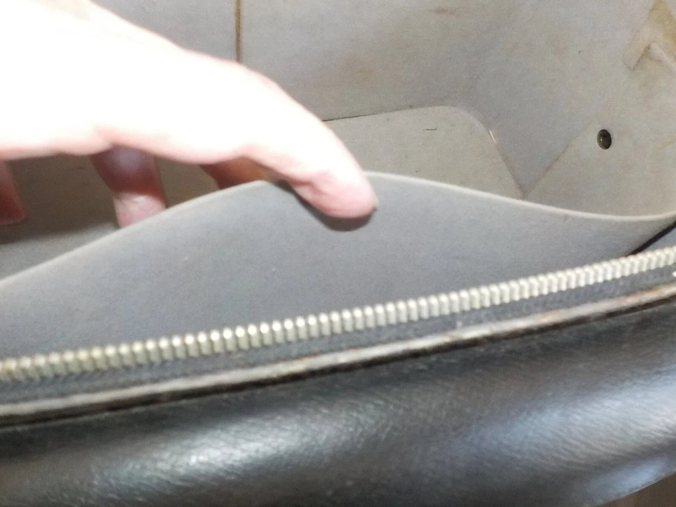 VINTAGE Hard Case Genuine BLACK LEATHER CAMERA BAG HARD CASE. - Image 4 of 4