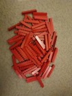 100 briques rouges LEGO tailles 8x1. Très bon état d'occasion