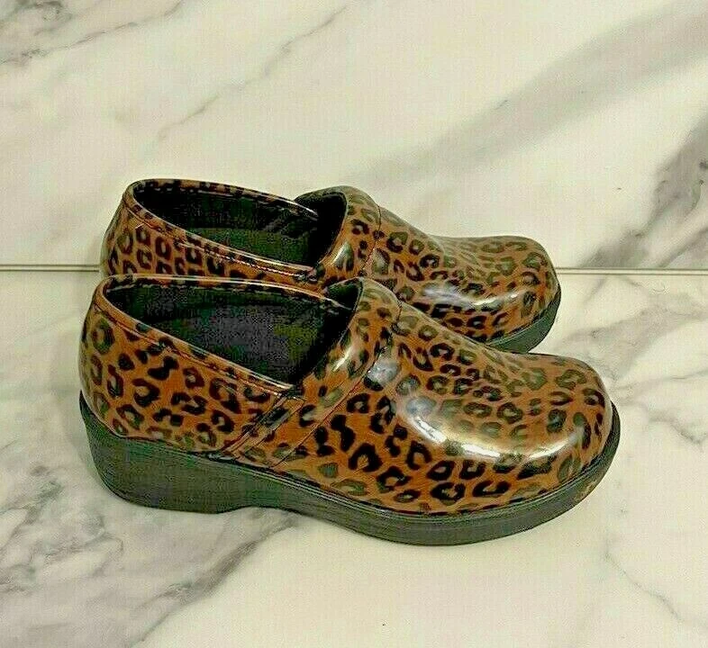 Zapatos antideslizantes Safe T Step para mujer talla 5 1/2 estampado de leopardo/guepardo Foto 3 de 4