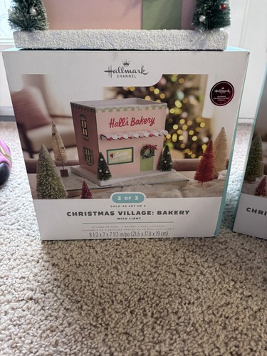 New Hallmark Channel Christmas Village Bakery Toy Store Bed & Breakfast Set Of 3 - Picture 5 of 7