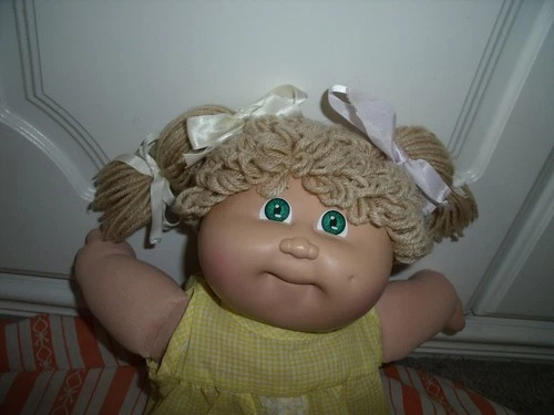 VINTAGE COLECO CABBAGE PATCH DOLL GREEN EYES & PIGTAILS IN  RARE COLECO OUTFIT