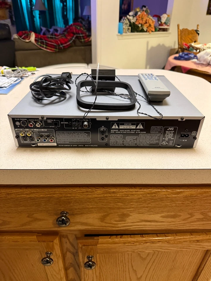 JVC 5 DVD Digital Theater TH-M606 w/Remote - Image 2 of 4