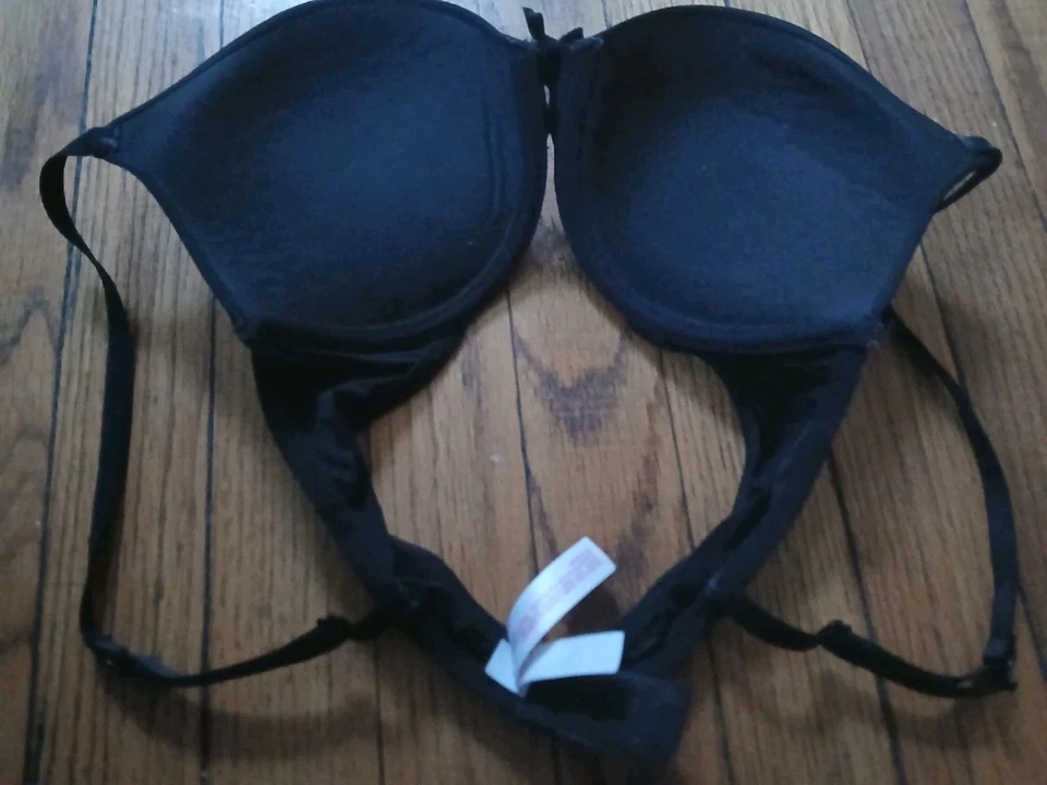 Xhiliation - Sujetador Camiseta negra ligeramente acolchado para mujer. Talla 34C Foto 3 de 3