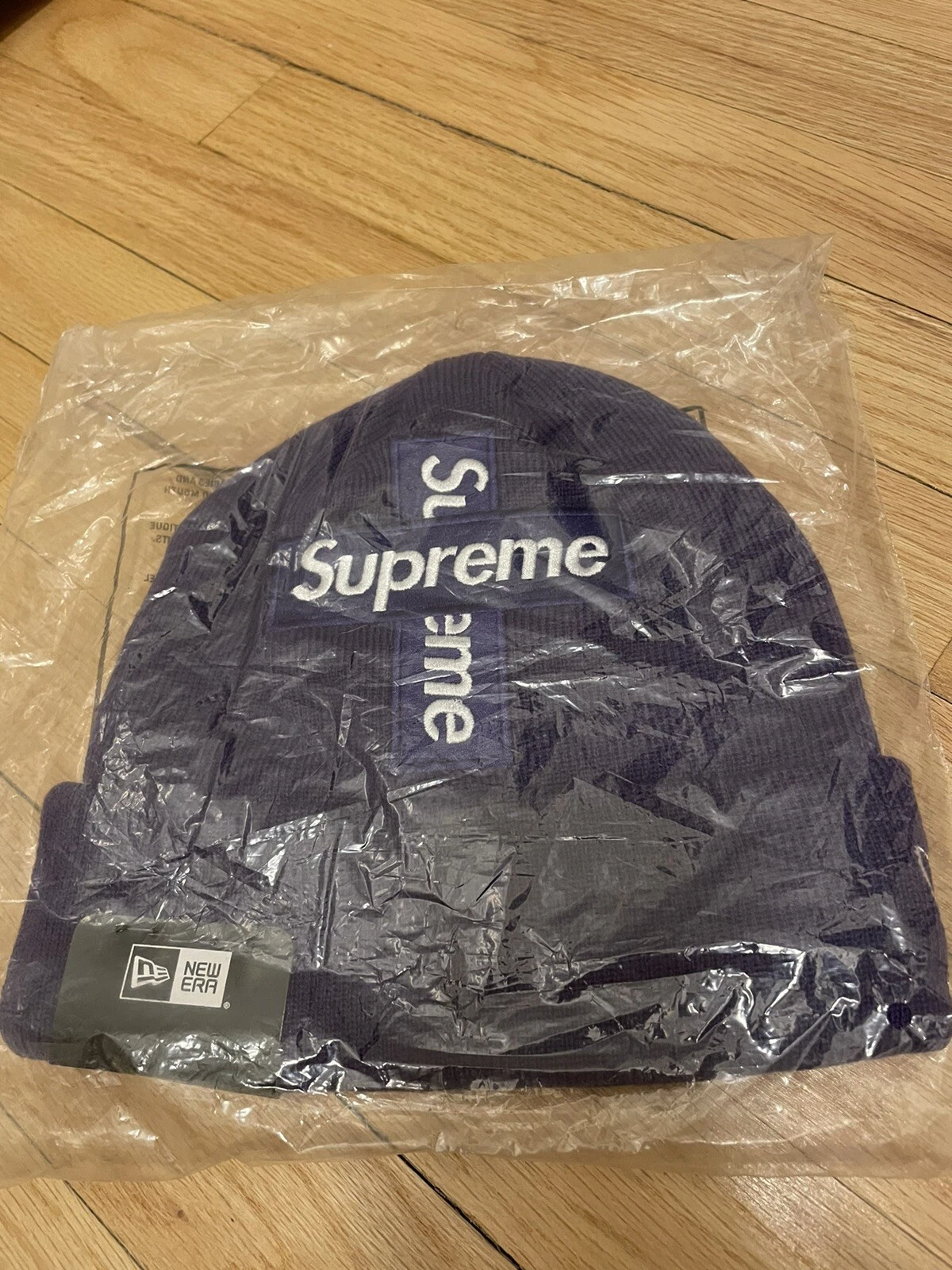 ⭐️ Boîte Croix Supreme logo violet beanie FW20 ⭐️