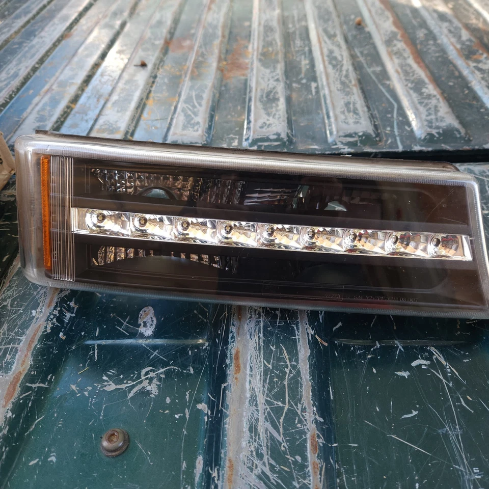 03-06 Silverado/Avalanche Black Projector Headlight+LED Bumper (2) piece-used - Image 2 of 4