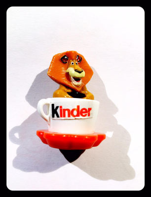 Kinder Surprise ALEX MADAGASCAR MUG MUG WRITTEN KINDER RARE SIZE 4 CM.