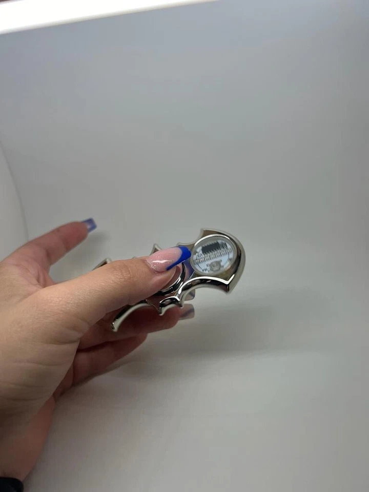 Nuevo Fidget Spinner con Luz LED Plateado Estilo Batman Aliviar Ansiedad Estrés Foto 2 de 4