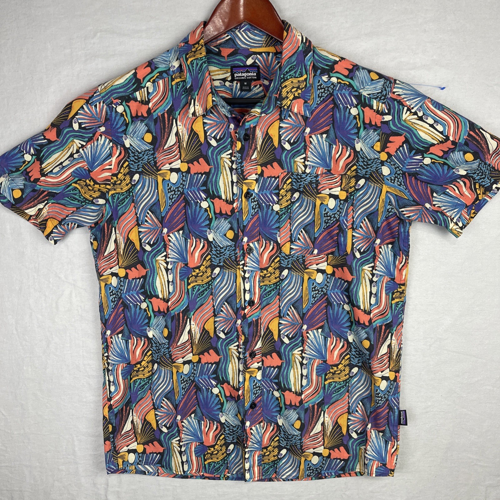 Patagonia Shirt Mens Medium Floral Button Up Short Sleeve Hawaiian Colorful