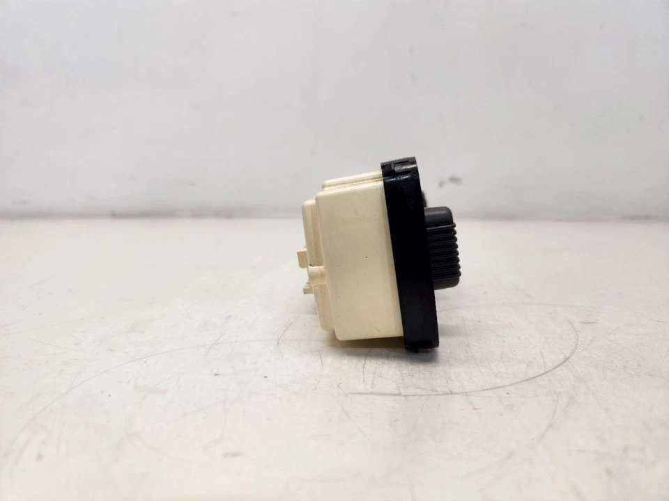 Chevrolet Tahoe 2001-02 techo trasero control de temperatura - manual con techo corredizo Foto 3 de 4