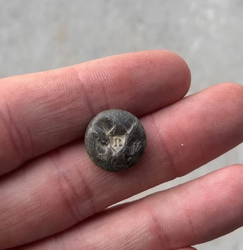 Nice Cuff Size Eagle-R Rifleman Button dug at Fort Inge Texas pre-Civil War era