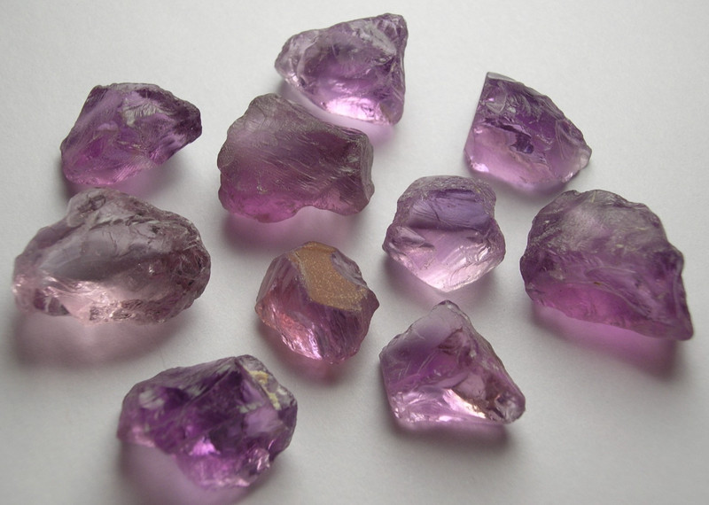 AMETHYST, ROSE DE FRANCE, LIGHT PURPLE ROUGH FOR FACETING, BRAZIL
