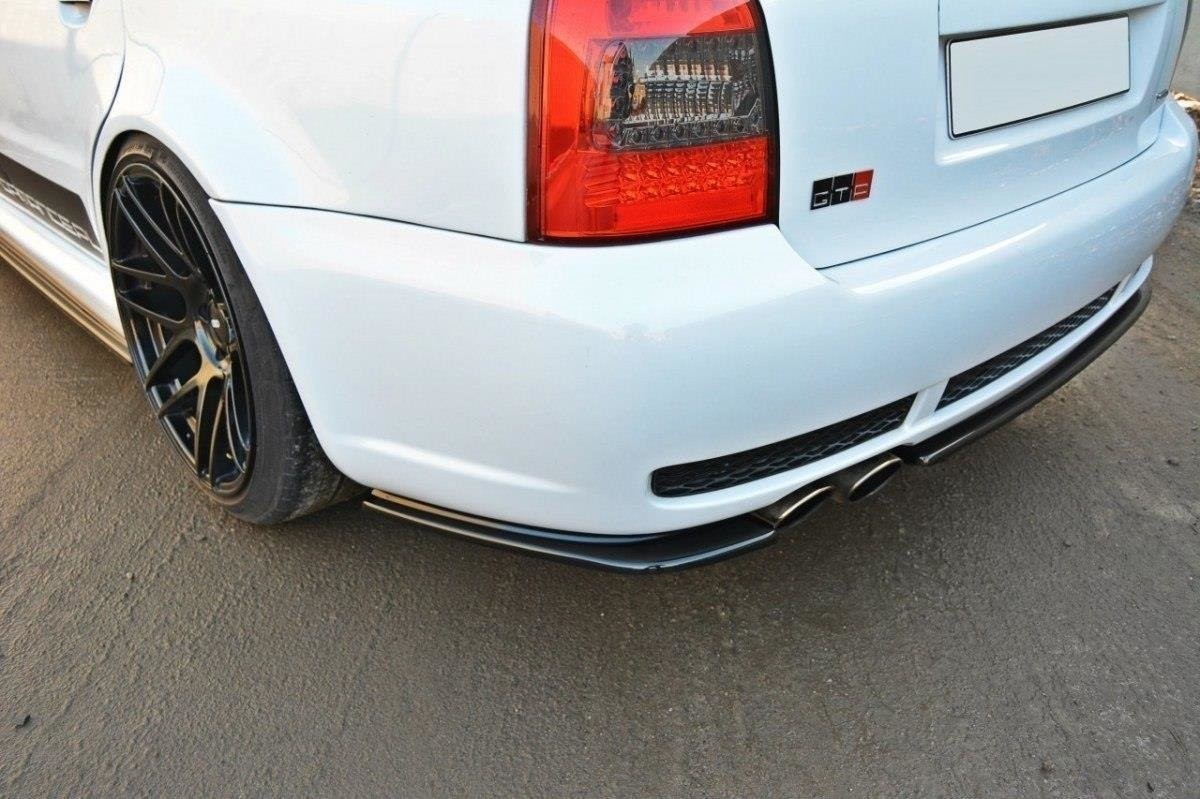 Arrière splitter Audi RS4 B5 Maxton en plastique noir brillant pour pare-chocs