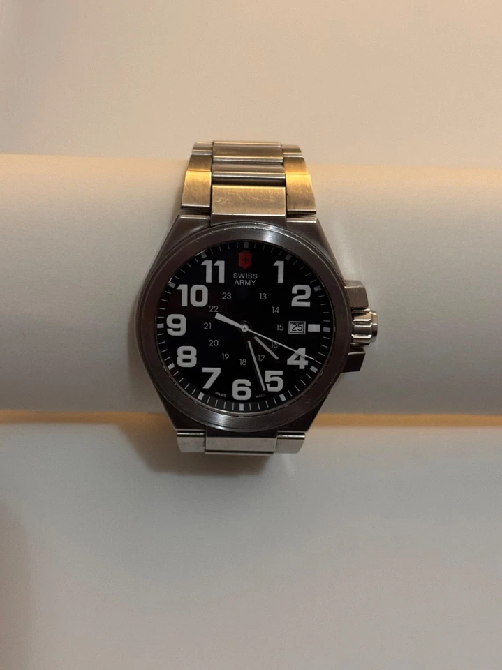 Reloj de campo Victorinox Swiss Army 24137 - esfera negra - acero inoxidable - Swiss Q Foto 2 de 4