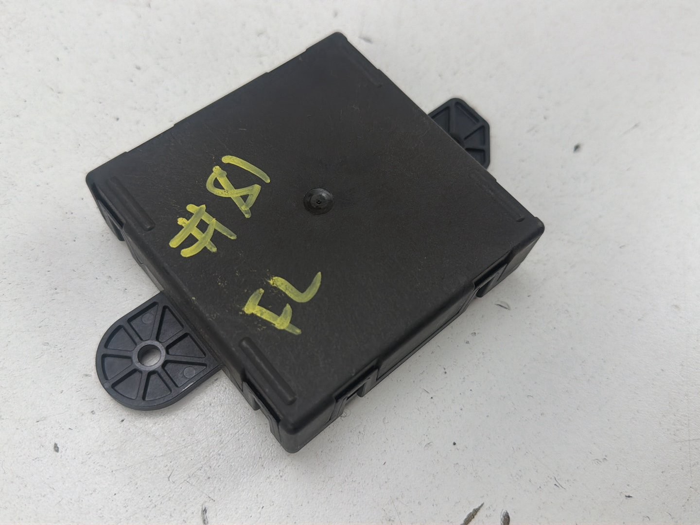 Maserati Ghibli 2014-2017 Front Left Door control module