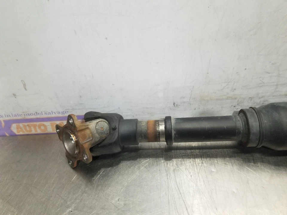 21 2021 TOYOTA 4 RUNNER TRD OFFROAD 4.0L 4X4 REAR DRIVE SHAFT  - Image 2 of 4