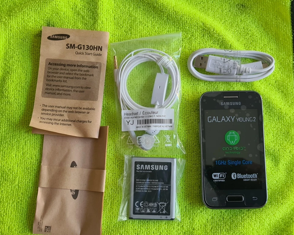 Samsung Galaxy Young GT-S6310N - 4GB - Deep Blue (Unlocked) Smartphone, photo 2 of 5