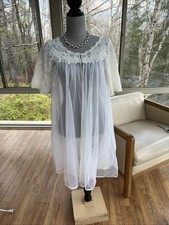 Vintage LISETTE ivory Lace Chiffon Peignoir robe Medium buttons