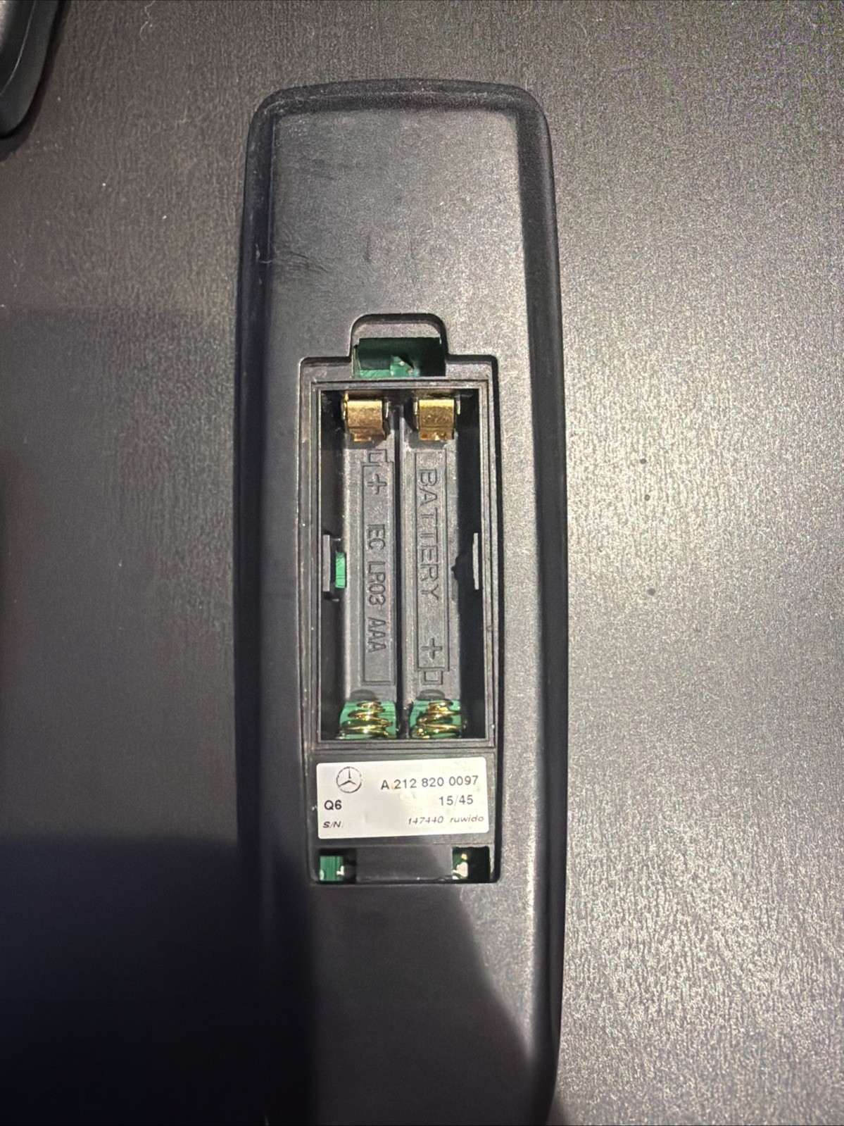 2009-2016 Mercedes DVD Entertainment Remote Control A 2128200097 tested