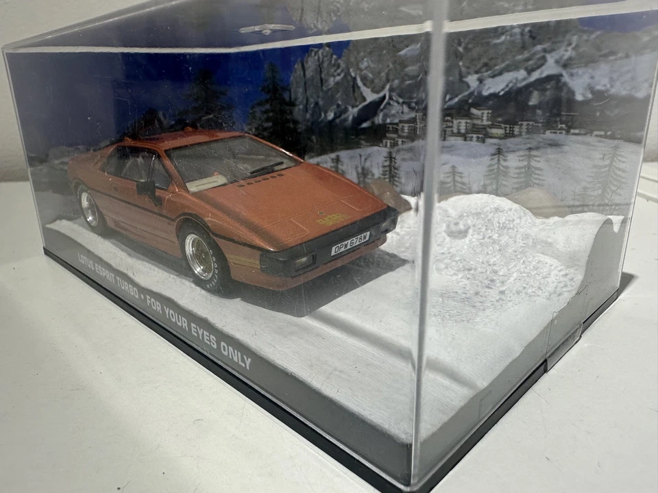 Corgi James Bond 007 1:43 Lotus Esprit For Your Eyes Only. With Skis In Case NIB - Image 2 of 4