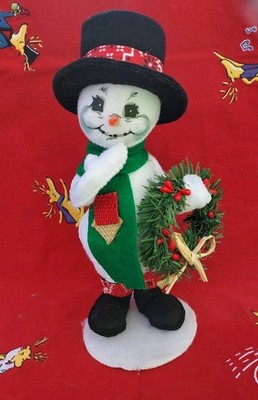 Annalee Doll 2016 Rustic Yuletide Snowman W/ Wreath, Scarf , Hat Christmas Decor