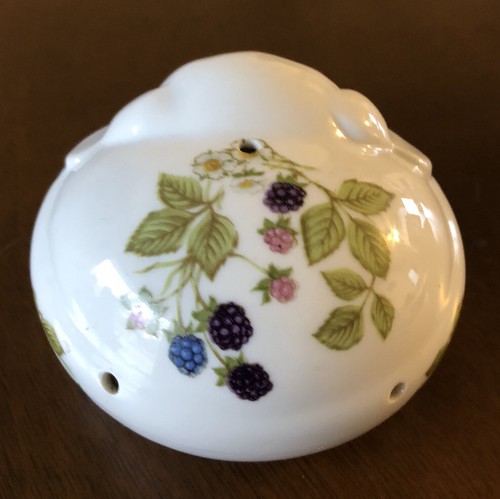 Resting Fat Puppy with Blackberry Pomander Potpourri Brush Holder Takahashi - Picture 3 of 5