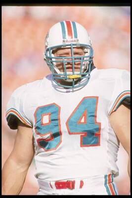 Defensive tackle Steve Emtman Miami Dolphins stands on the duri- 1995 Old Photo