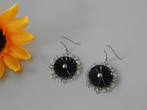 Boucles D'oreilles Pendantes Capsules Noires - Motifs Verts Et Bronze, Neuves
